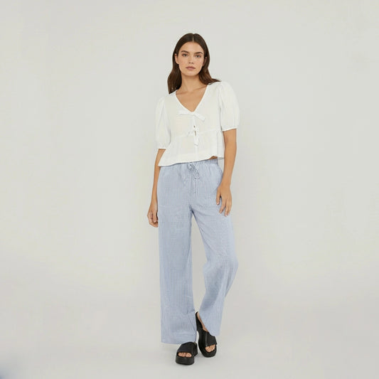 Calças retas claras 